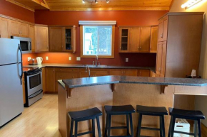 Gudjonson Getaway - 2 bed 2 bath Cabin